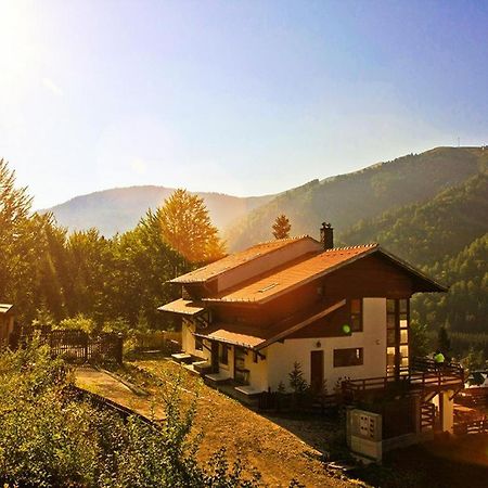 Вилла Casa Ferica Азуга Экстерьер фото