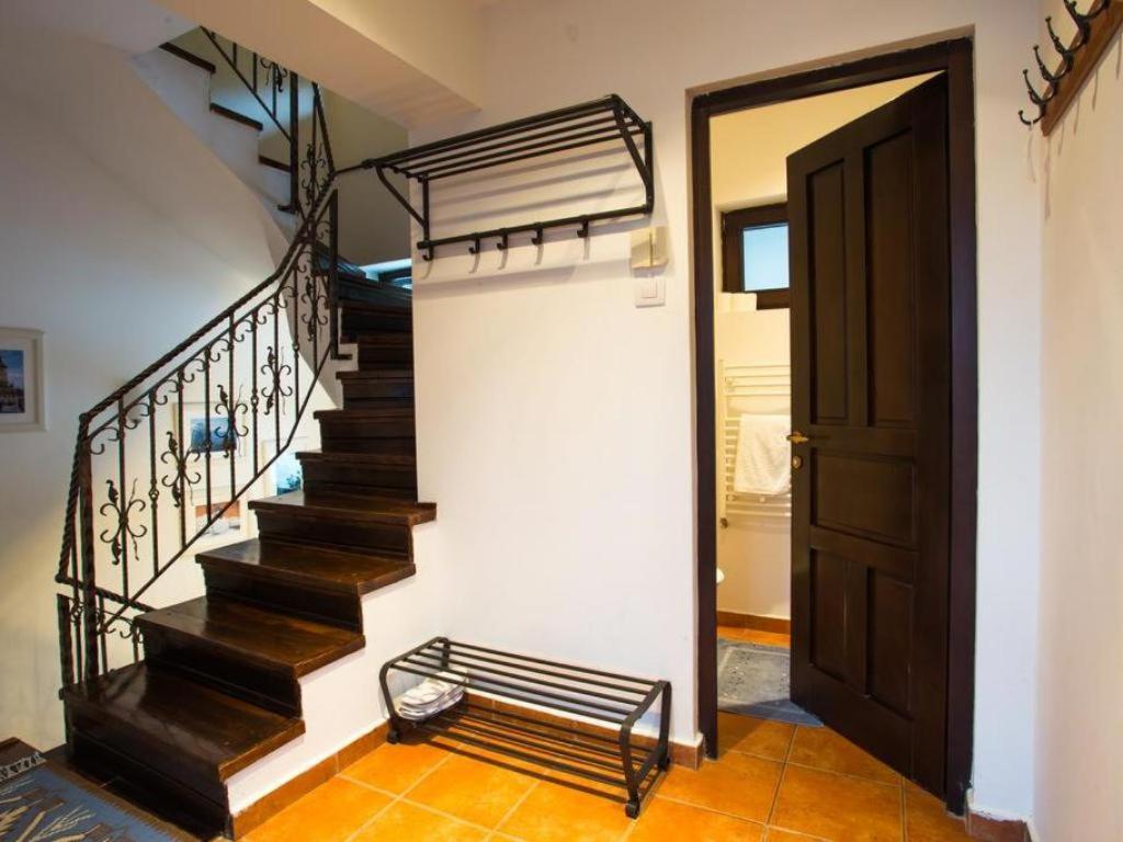 Вилла Casa Ferica Азуга Экстерьер фото